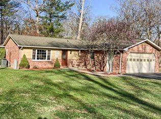 122 Cannon Dr, Hendersonville, NC 28792