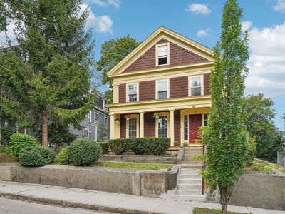 4 Crown St, Worcester, MA, 01609