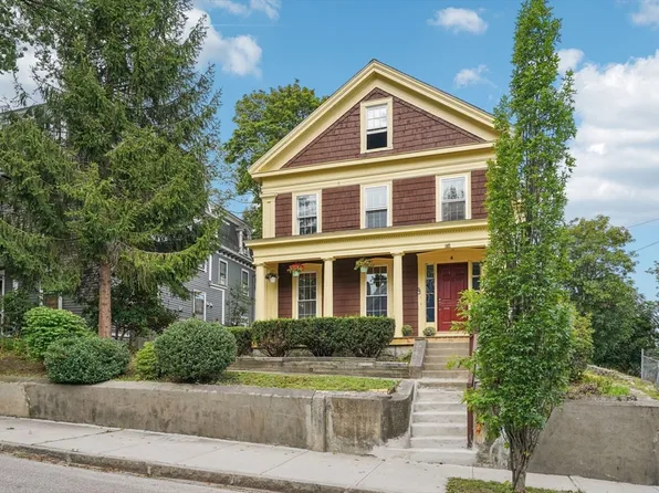 4 Crown St, Worcester, MA 01609