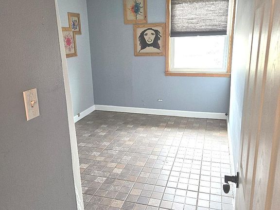 4th image of 1346 Fargo Ave