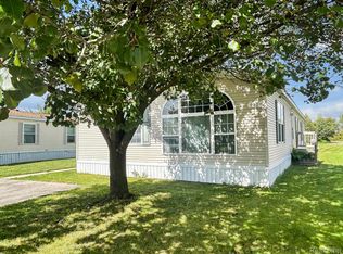 9327 Greentree Dr, Newport, MI 48166