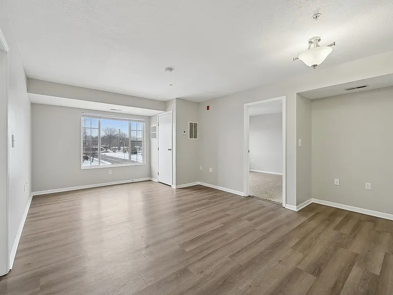 Somerset Place Apartments — Photo 28