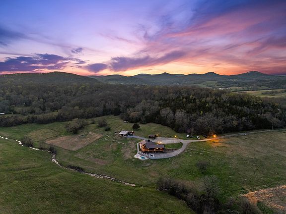 6th image of 2063 Kennedy Creek Rd