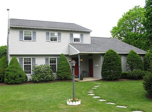 Beautiful parklike setting 