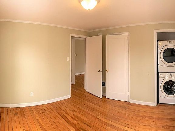 3rd image of 121 Margaret St #113-A