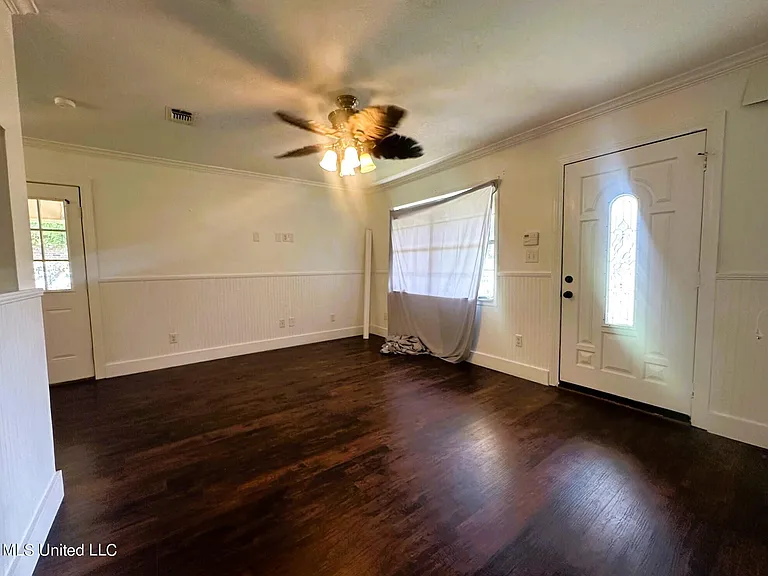 258 Conrad Ln — Photo 3