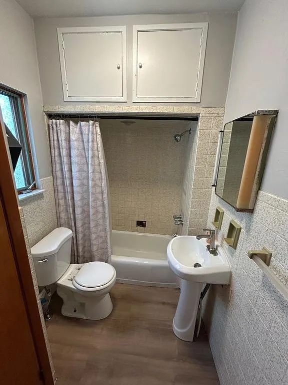 1102 Valley St - Unit 1 — Photo 3