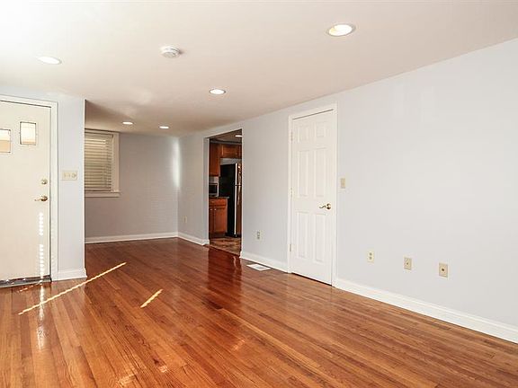 3rd image of 374 Florence Dr