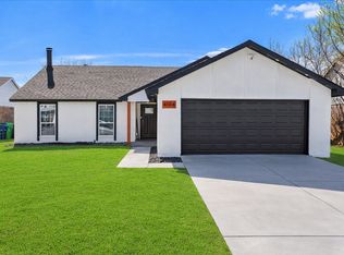 4104 Huckleberry Dr, Fort Worth, TX 76137