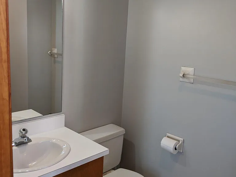 226 Exchange St S #B — Photo 11