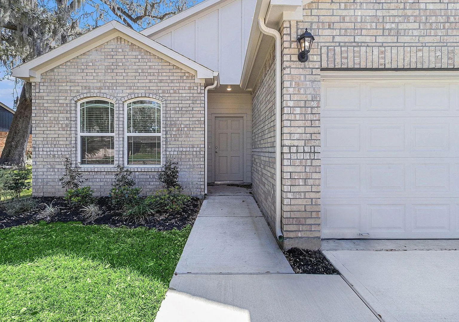 Columbia Lakes 4 bedroom/2 bath on an oversized 75' lot!! — Photo 3