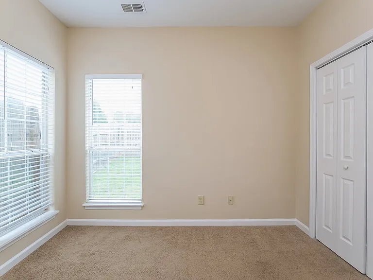 495 Anna Ave — Photo 14