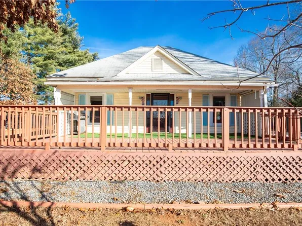 1009 Callahan St, Archdale, NC 27263