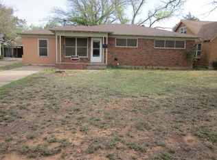 1104 Avenue J NW, Childress, TX 79201