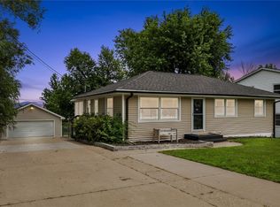 54 29th Ave SW, Cedar Rapids, IA 52404