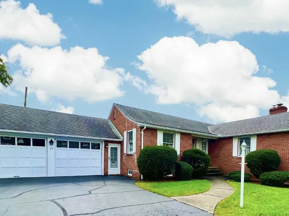 25 1st St, Mahwah, NJ 07430