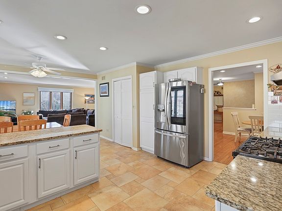3rd image of 1227 N Ashley Ln