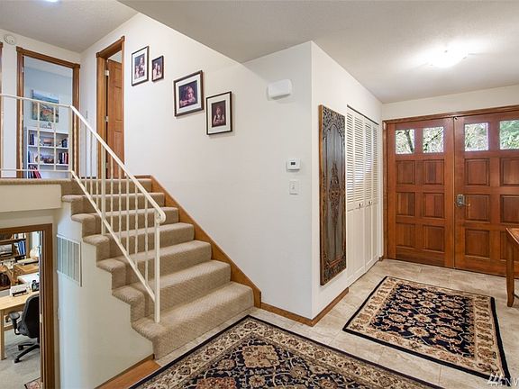 Tri-level home, a perfect floor plan for entertaining and having your own space.