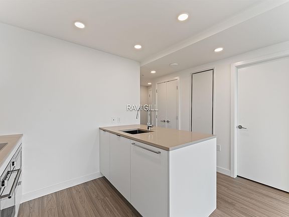 4th image of 13675 107a Ave #2609