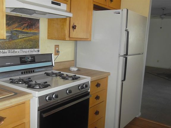 5th image of 705 Meadow Ln