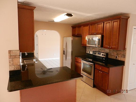 5th image of 581 NW Kingston St