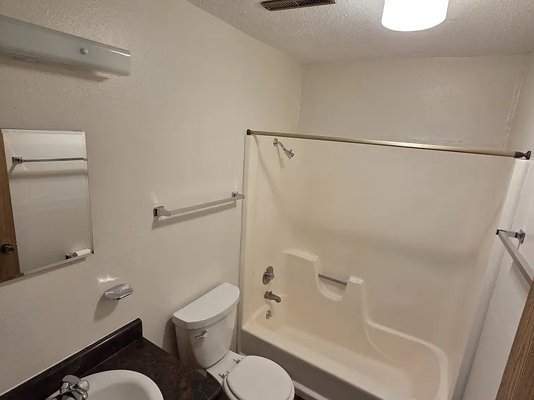 1614 Amelia St #3B — Photo 8