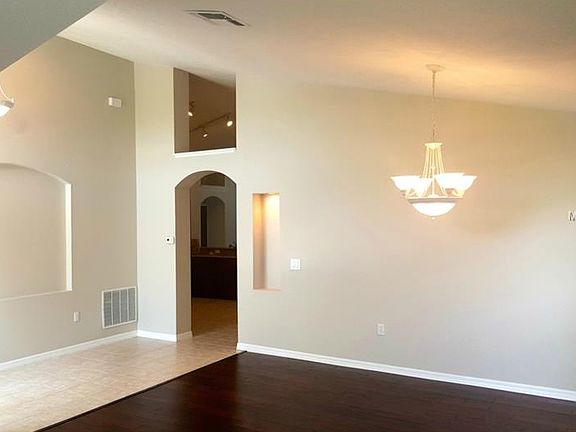 4th image of 169 Thornbury Dr