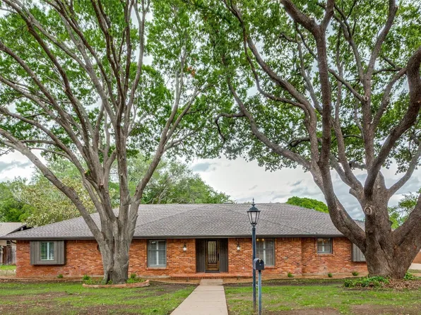 39 Bounty Rd E, Benbrook, TX 76132