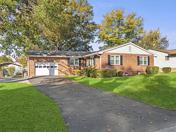 2nd image of 802 Maple Grove Dr