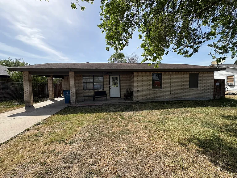 160 Elena St — Photo 1
