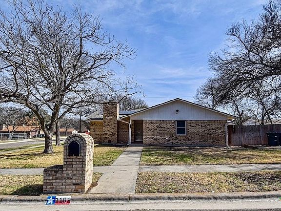 2nd image of 1101 Rhonda Lee St