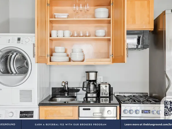 273 West 10th Street image 9 of 17