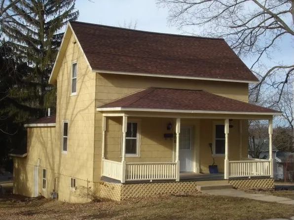 608 Vine St, Baraboo, WI 53913
