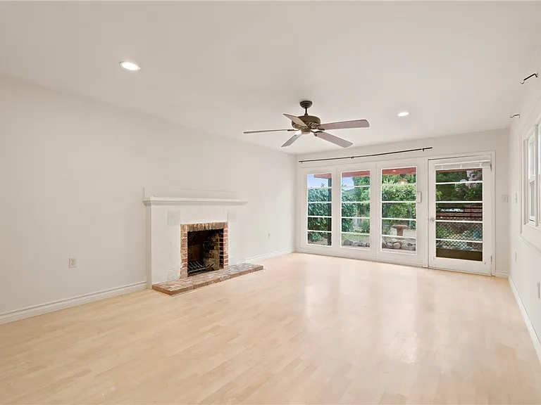 607 Hacienda Dr #1/2 — Photo 4