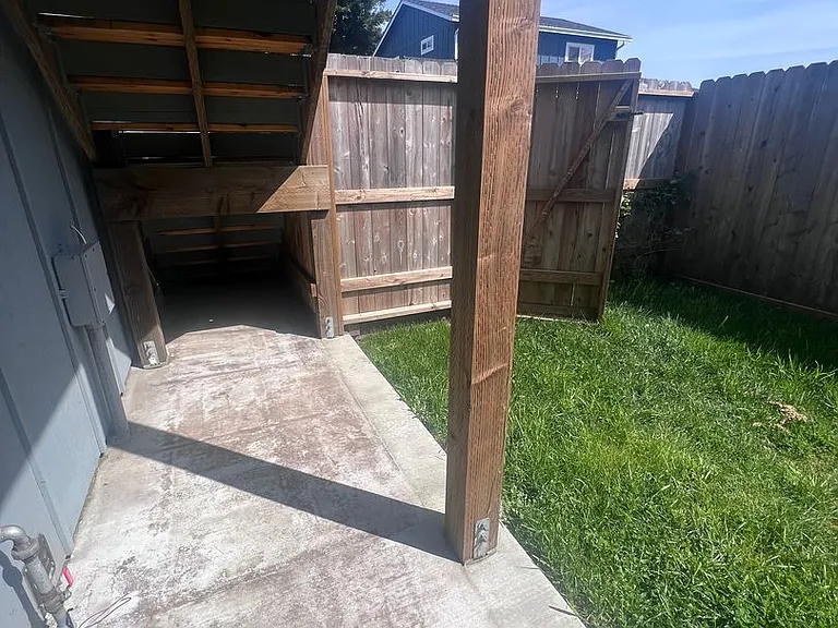 1809 Caroline Ave — Photo 21