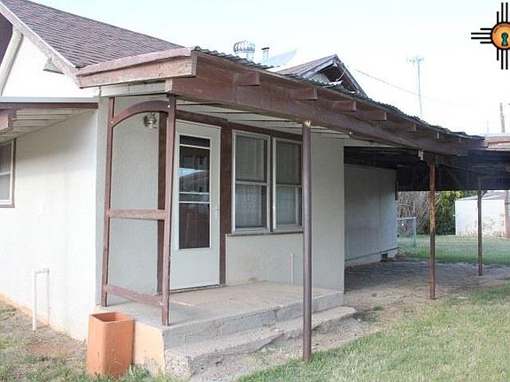 3rd image of 207 W Avenue B