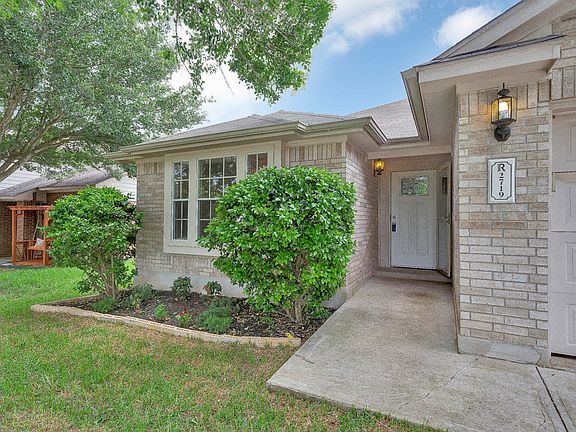3rd image of 2719 Winding Brook Dr
