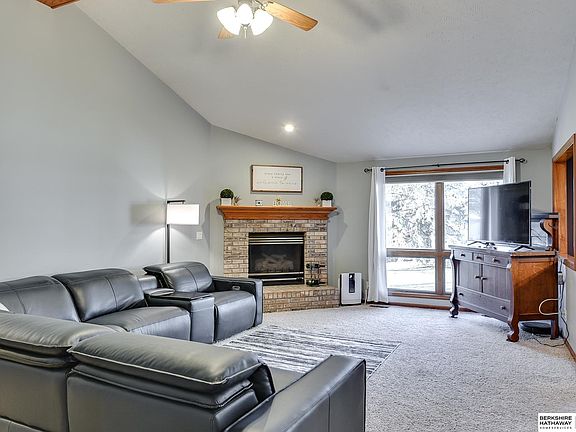 5th image of 210 Barrington Dr