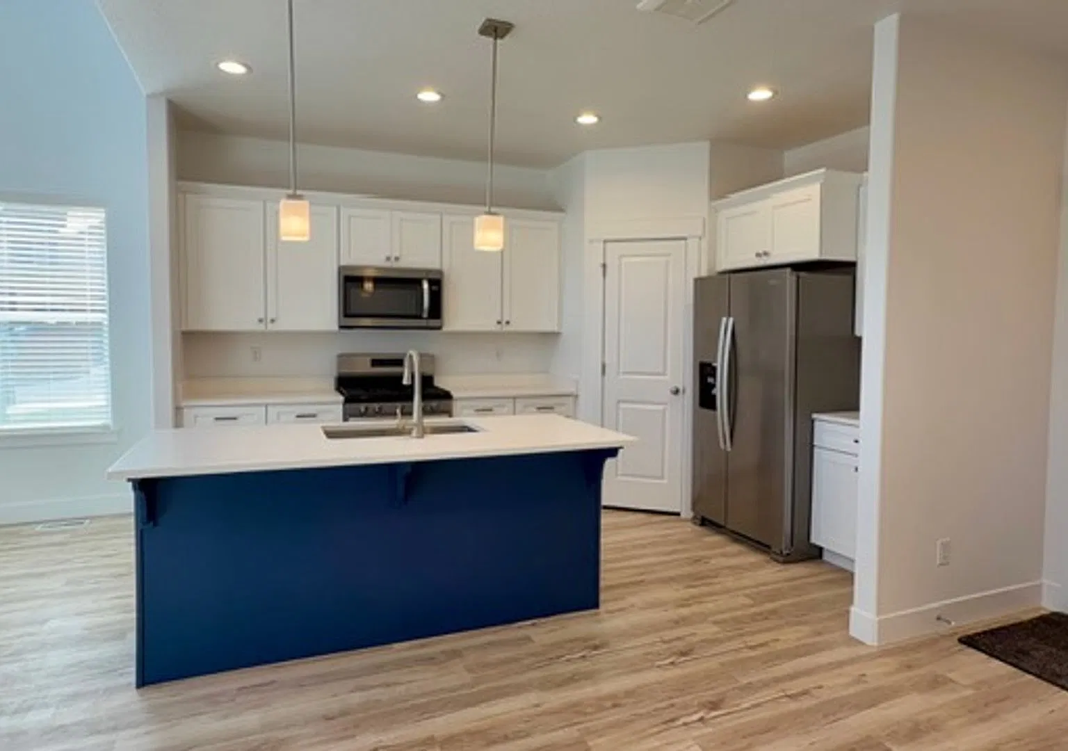Available Now Beautifully Finished 4-Bedroom Townhome — Photo 3