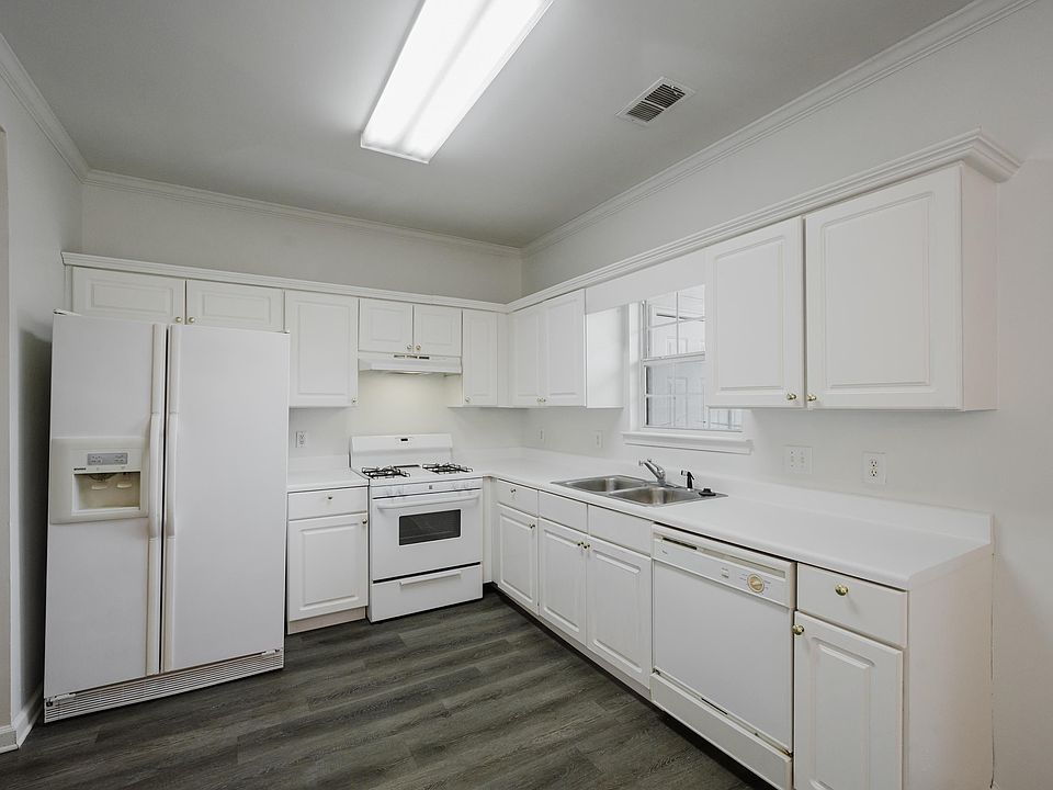 1st image of 121 Sommersby Cir