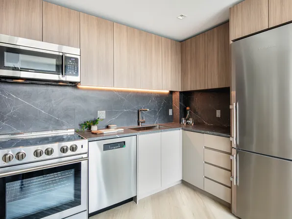 69-65 Yellowstone Boulevard image 2 of 6