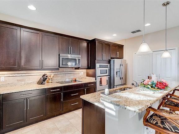5th image of 11804 Chateaubriand Ave