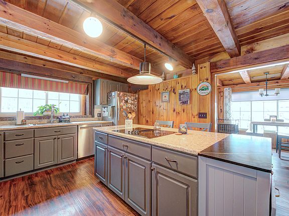 5th image of 92 Main Street