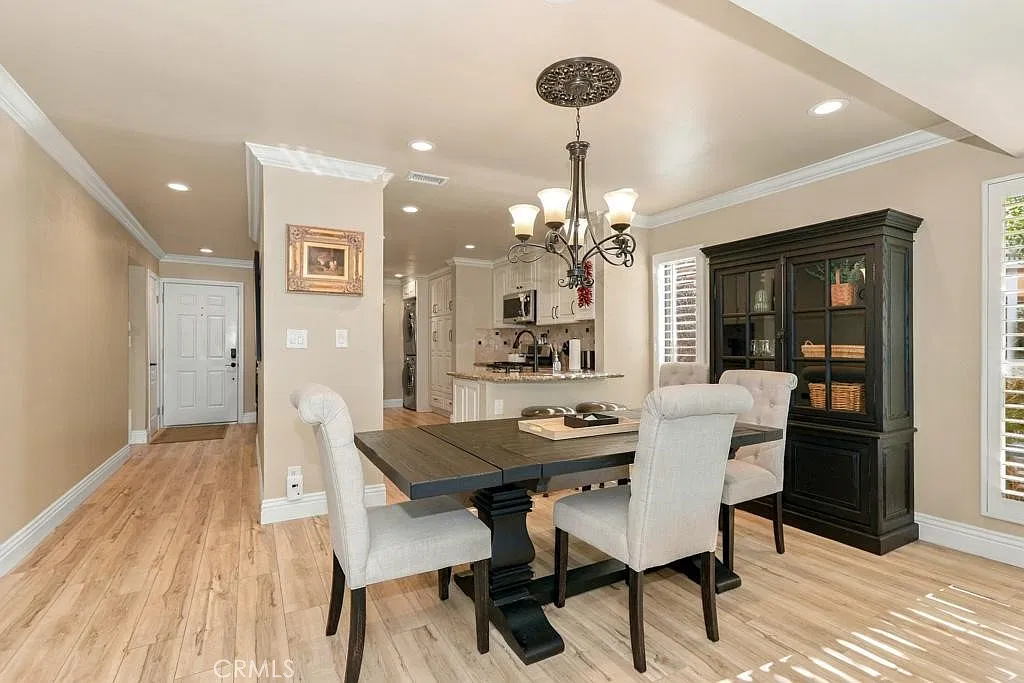 2 bed, 1333 sqft, $3,700 — Photo 4