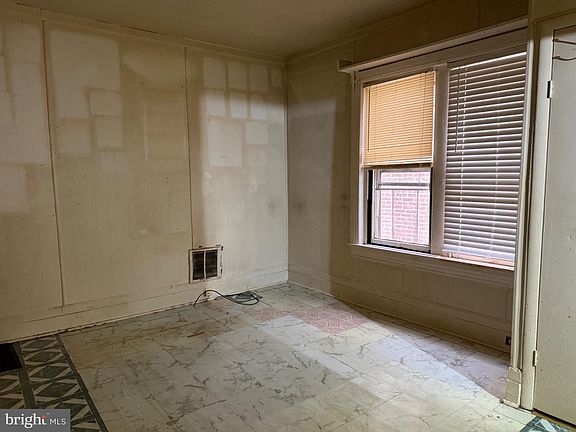 3rd image of 1405 Hewes Ave