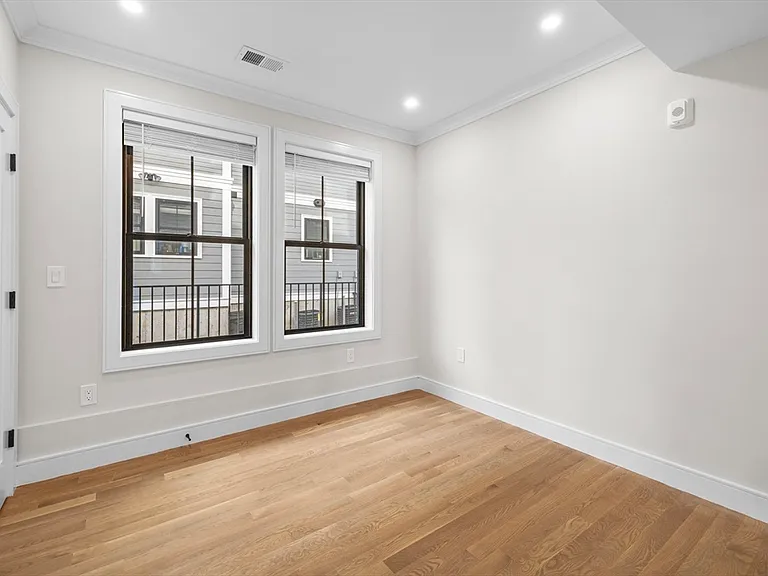 279 Lamartine St #3 — Photo 10