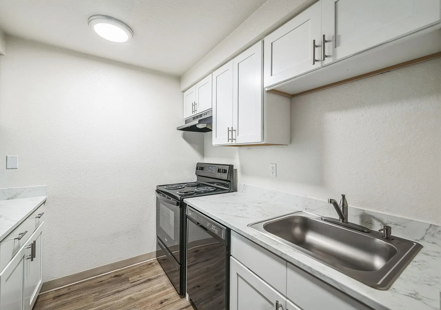 The 1800 Place Apartments — Photo 3