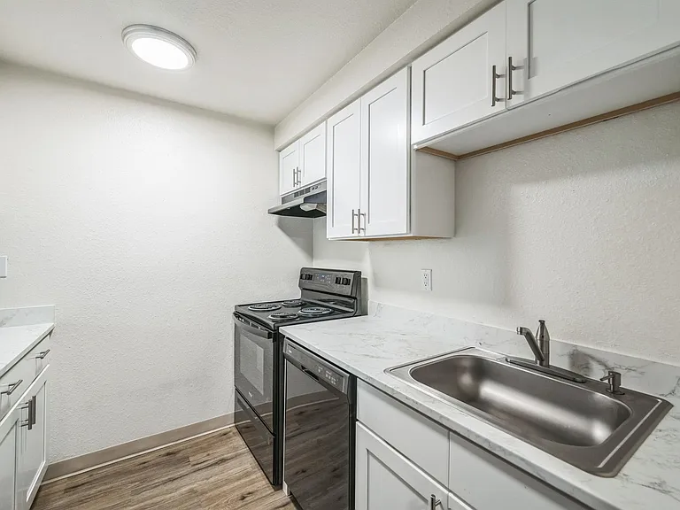 The 1800 Place Apartments — Photo 3