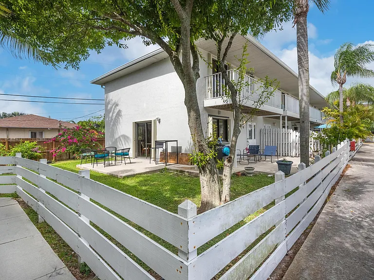 324 W Pine St #11 — Photo 31