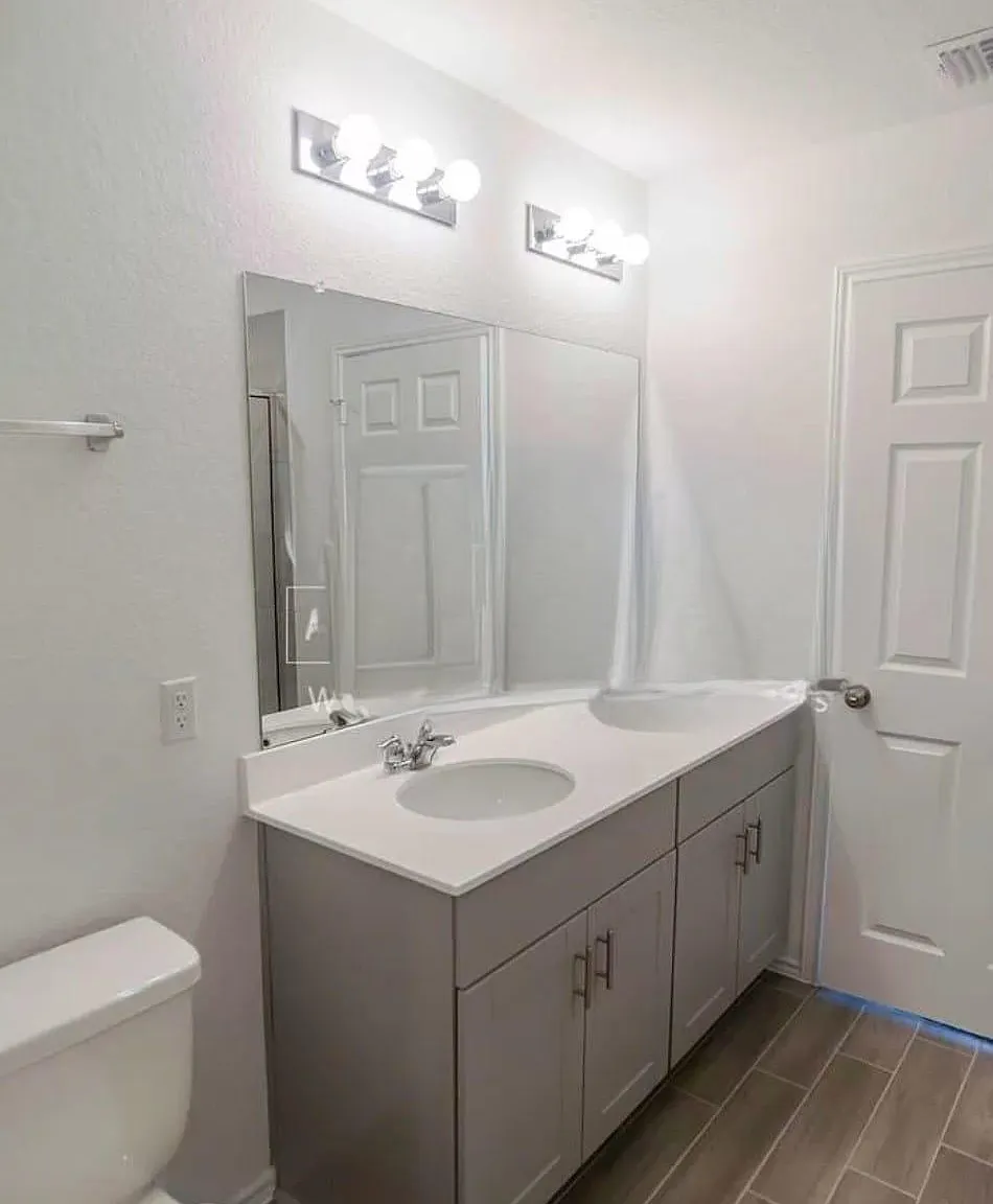 4 bed, 2340 sqft, $700 — Photo 4